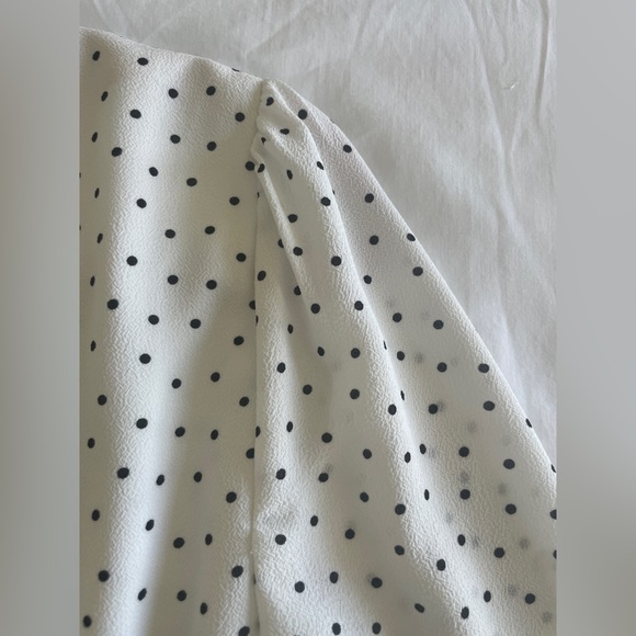 Long sleeve Poka Dot v-neck dress - Picture 3 of 12